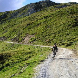 gravel-road-cycling_mtns